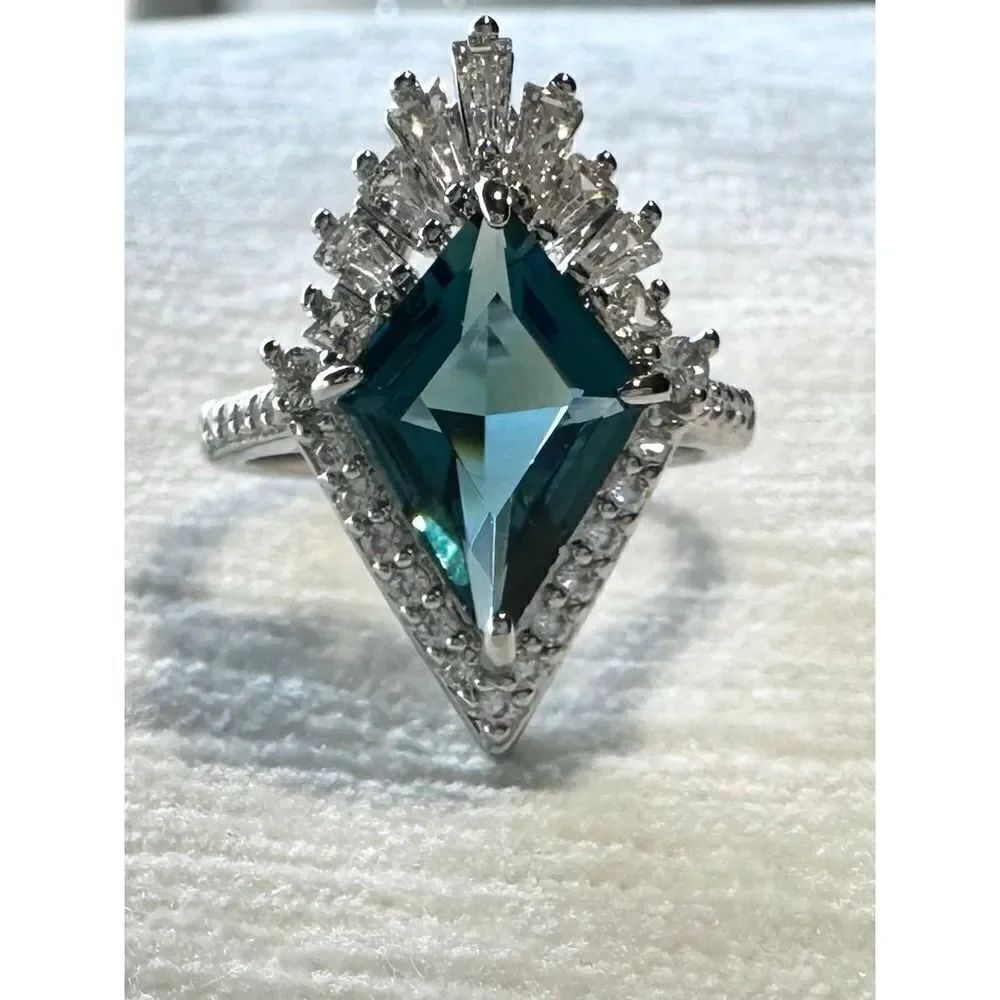 Elsa Ice Queen inspired ring ❄️ - Picture 3 of 7